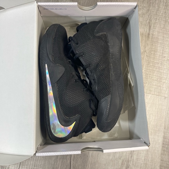 Nike Zoom Freak 1 GS sz 6Y Giannis Triple Black MultiColor Iridescent BQ5633 004 - Picture 7 of 7